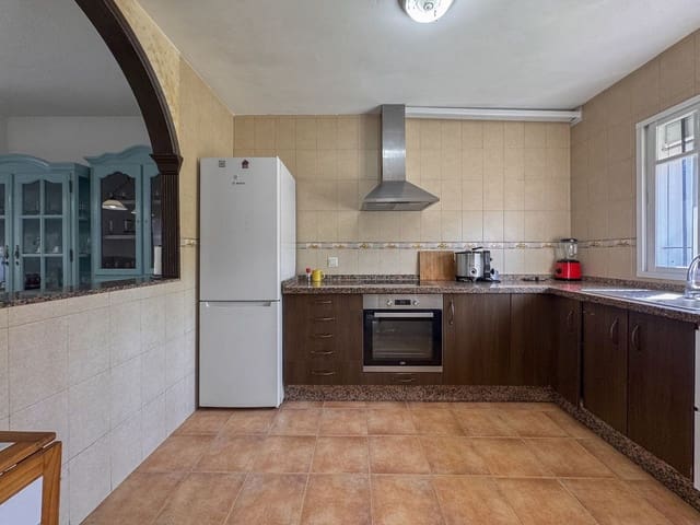 3 sypialnia Dom na sprzedaż w Manilva z basenem garażem - 425 000 € (Ref: 9329660)