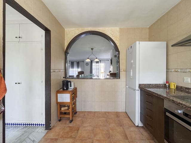 3 sypialnia Dom na sprzedaż w Manilva z basenem garażem - 425 000 € (Ref: 9329660)