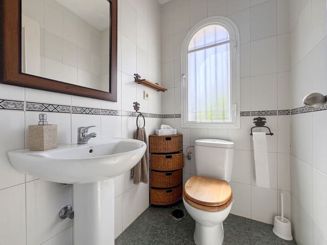 3 sypialnia Dom na sprzedaż w Manilva z basenem garażem - 425 000 € (Ref: 9329660)