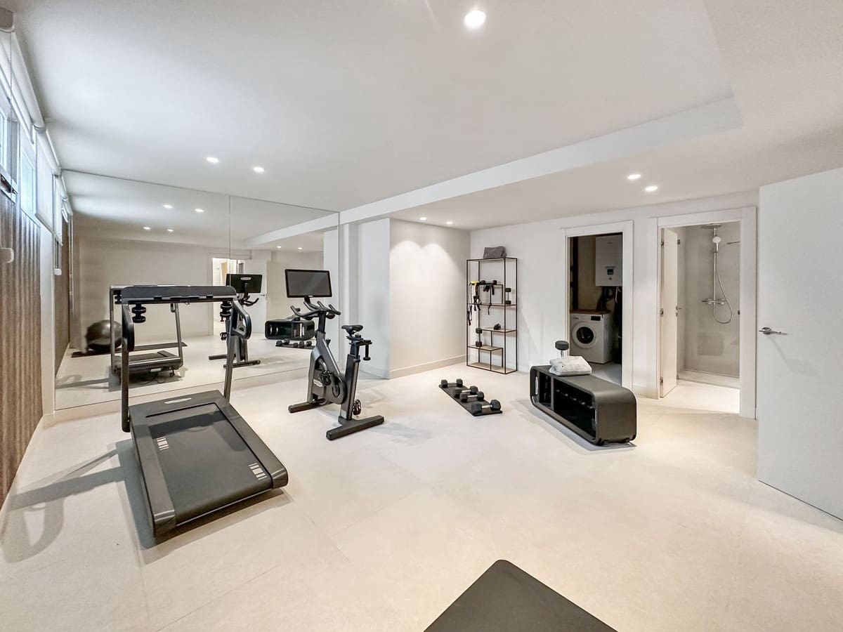 5 sypialnia Willa na sprzedaż w Estepona z basenem garażem - 4 500 000 € (Ref: 9329661)