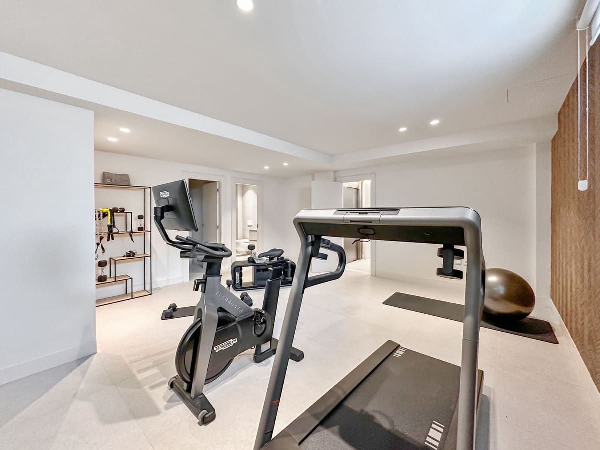 5 sypialnia Willa na sprzedaż w Estepona z basenem garażem - 4 500 000 € (Ref: 9329661)