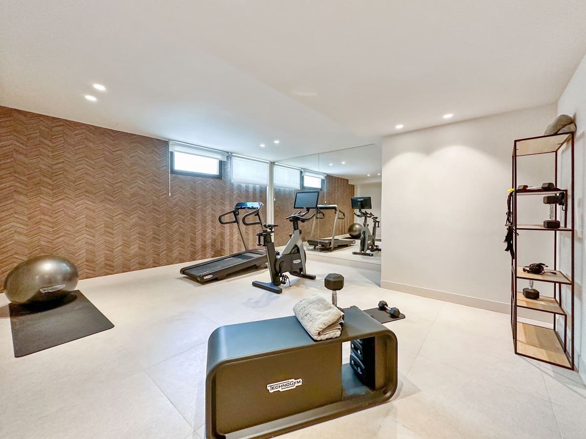 5 sypialnia Willa na sprzedaż w Estepona z basenem garażem - 4 500 000 € (Ref: 9329661)