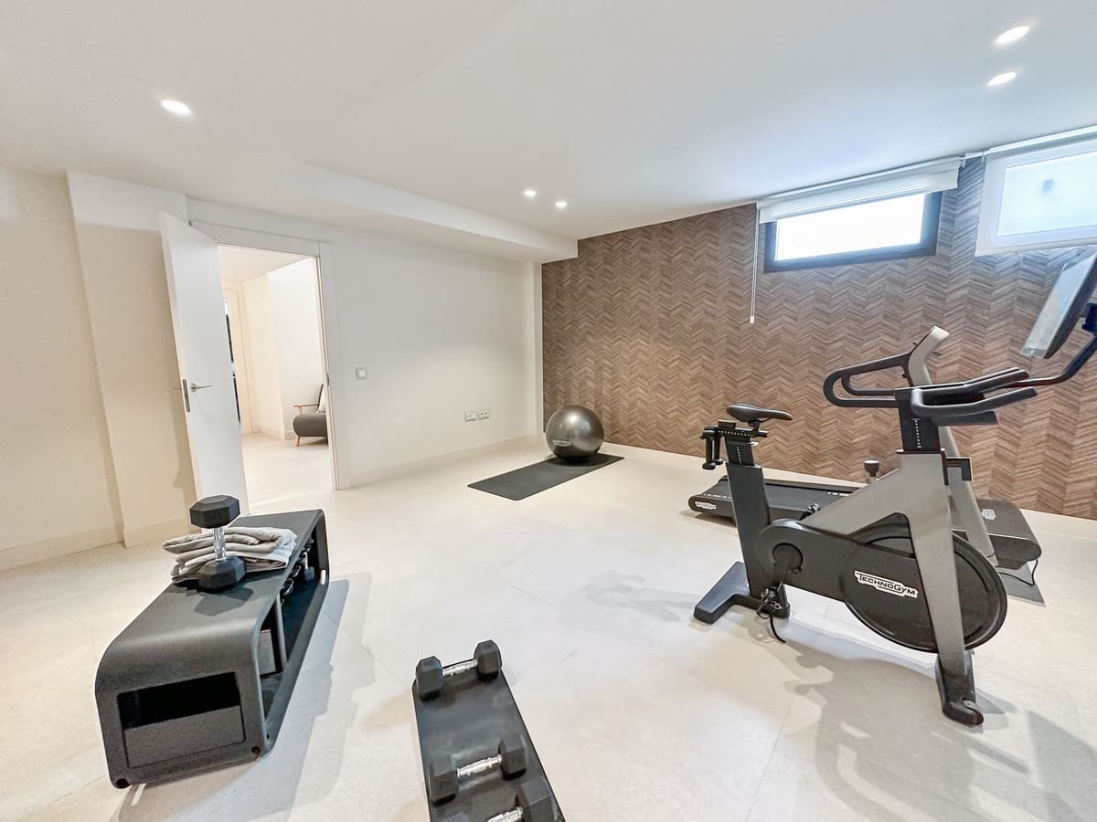 5 sypialnia Willa na sprzedaż w Estepona z basenem garażem - 4 500 000 € (Ref: 9329661)