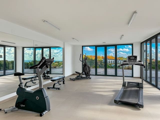 2 soveværelse Lejlighed til salg i Sotogrande, San Roque med swimmingpool garage - € 399.000 (Ref: 9329665)