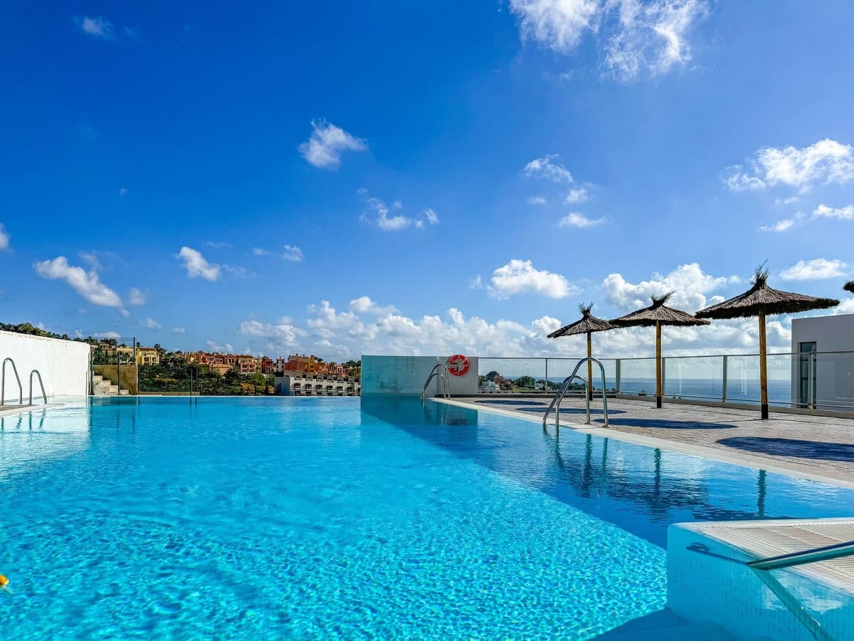 2 soveværelse Lejlighed til salg i Sotogrande med swimmingpool garage - € 399.000 (Ref: 9329665)