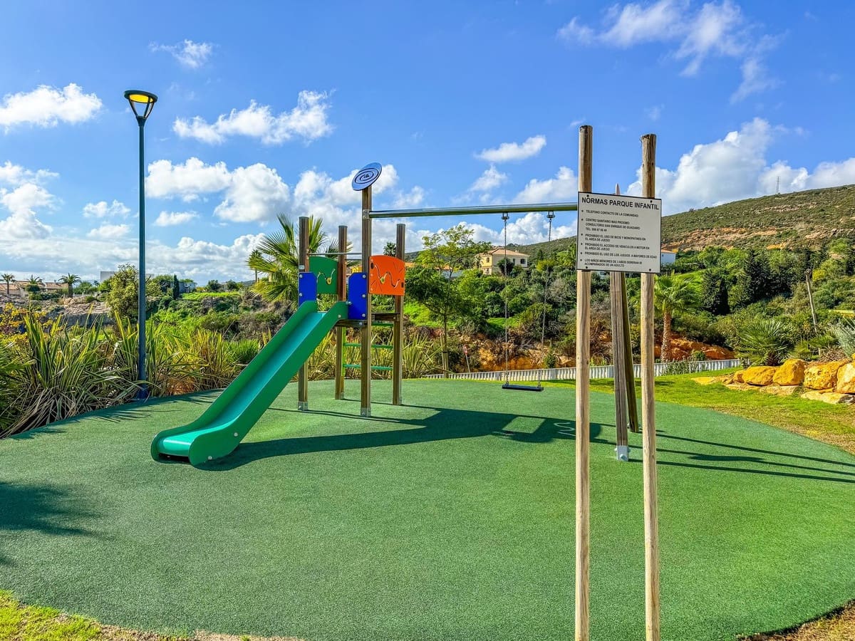 2 soveværelse Lejlighed til salg i Sotogrande med swimmingpool garage - € 399.000 (Ref: 9329665)