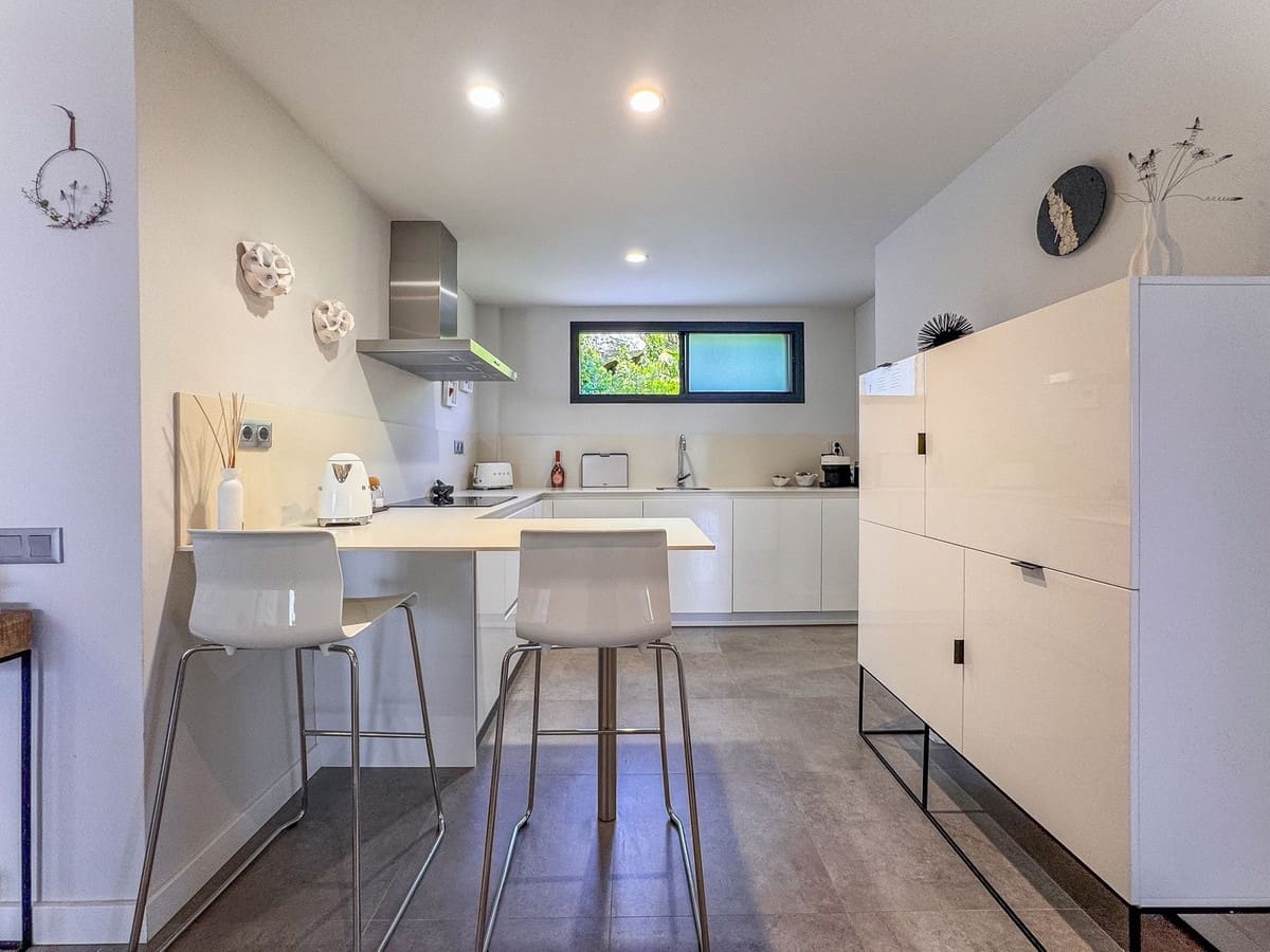 2 sypialnia Apartament na sprzedaż w Manilva z basenem garażem - 370 000 € (Ref: 9329673)