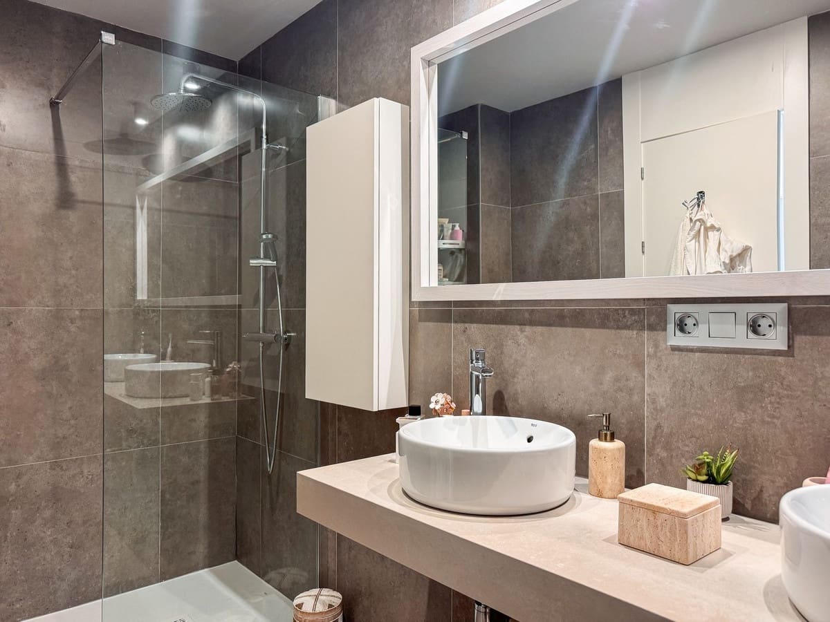 2 sypialnia Apartament na sprzedaż w Manilva z basenem garażem - 370 000 € (Ref: 9329673)