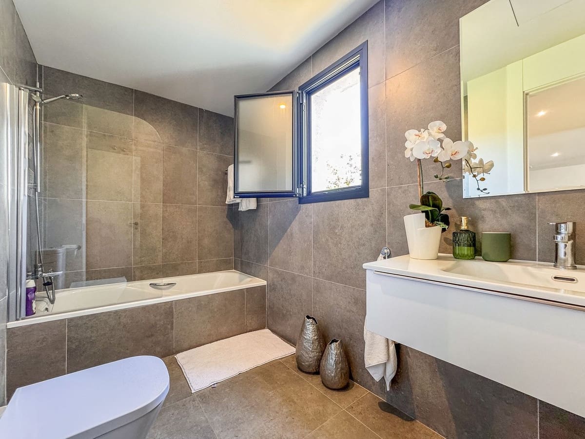 2 sypialnia Apartament na sprzedaż w Manilva z basenem garażem - 370 000 € (Ref: 9329673)