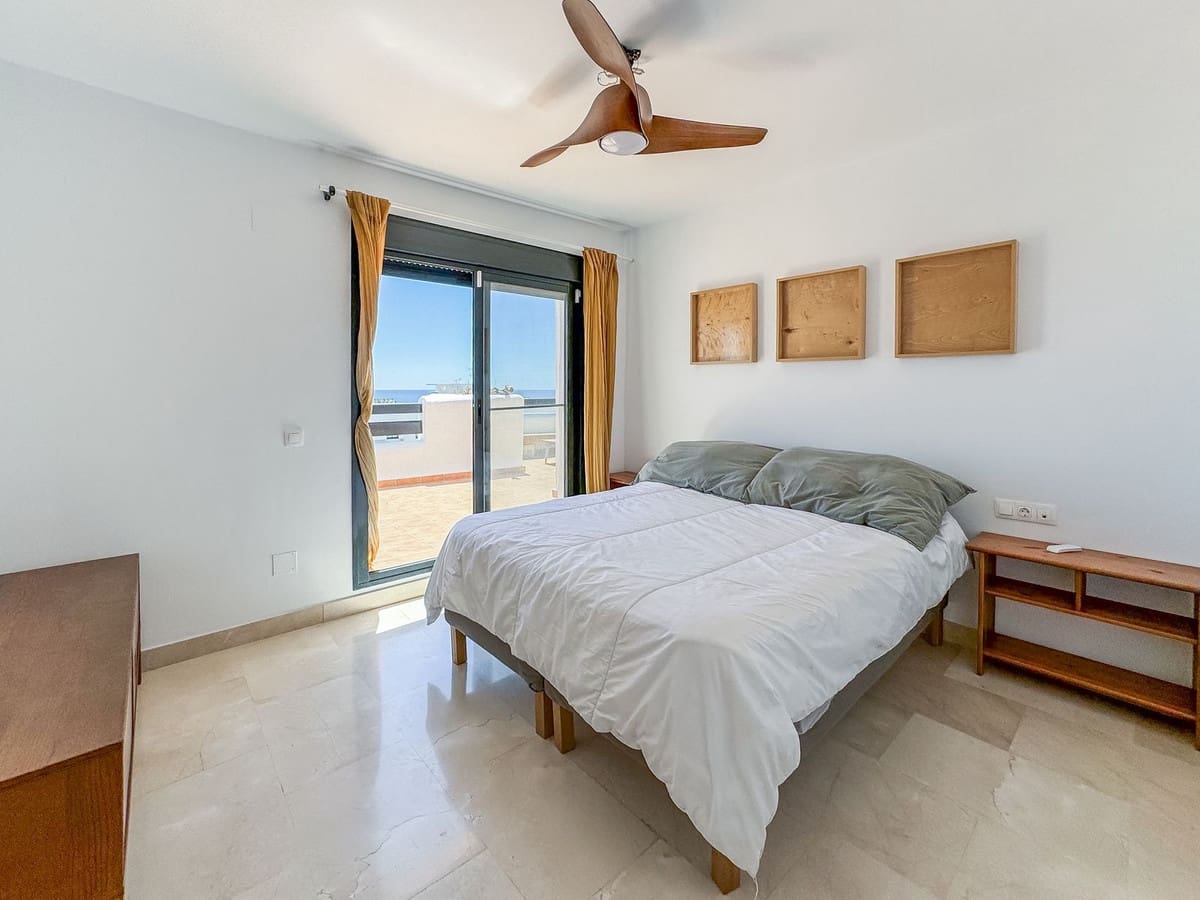 3 makuuhuone Huoneisto myytävänä paikassa Bahia de Casares mukana uima-altaan 
autotalli - 550 000 € (Ref: 9329674)