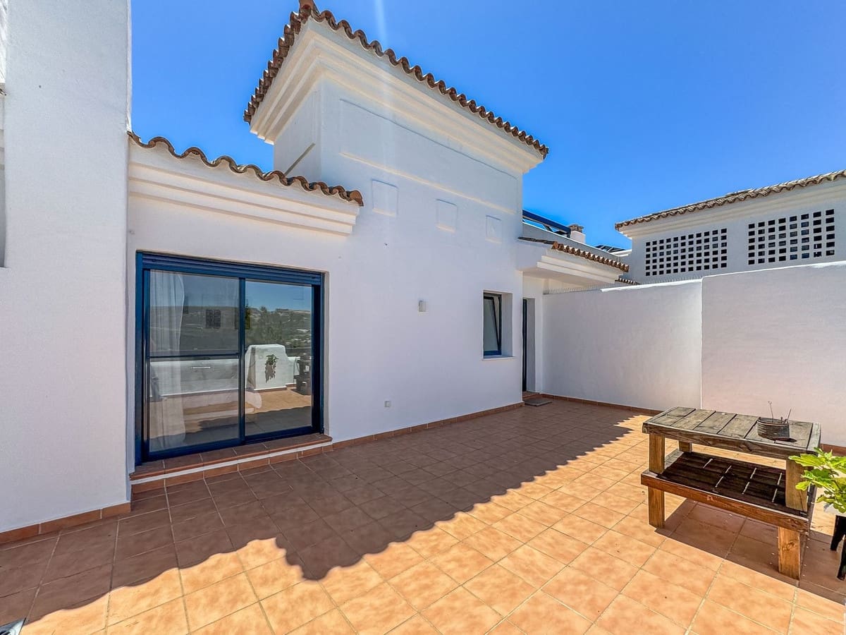 3 makuuhuone Huoneisto myytävänä paikassa Bahia de Casares mukana uima-altaan 
autotalli - 550 000 € (Ref: 9329674)