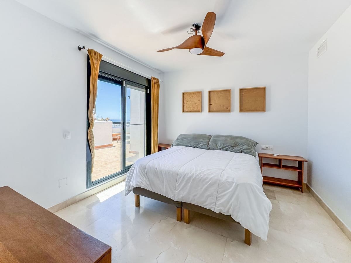 3 makuuhuone Huoneisto myytävänä paikassa Bahia de Casares mukana uima-altaan 
autotalli - 550 000 € (Ref: 9329674)