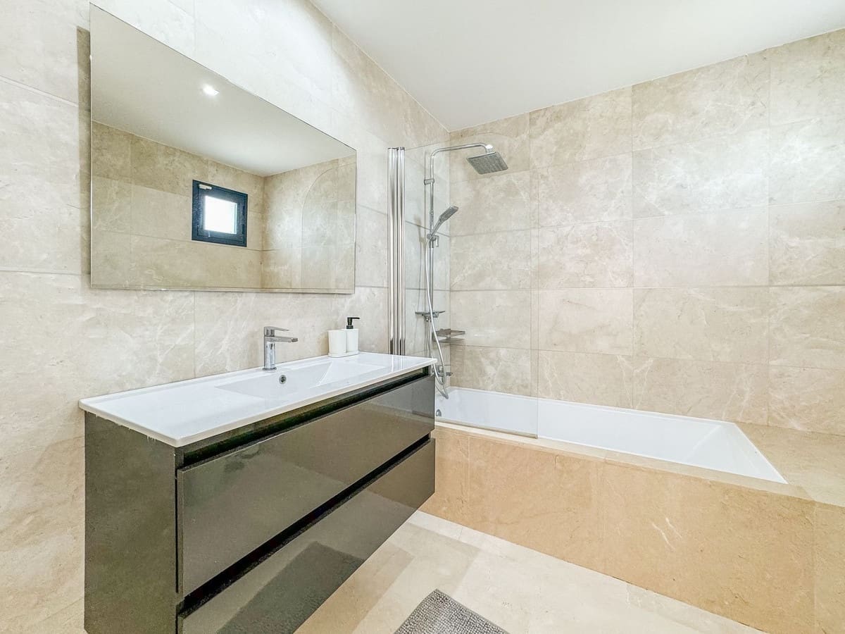 3 makuuhuone Huoneisto myytävänä paikassa Bahia de Casares mukana uima-altaan 
autotalli - 550 000 € (Ref: 9329674)