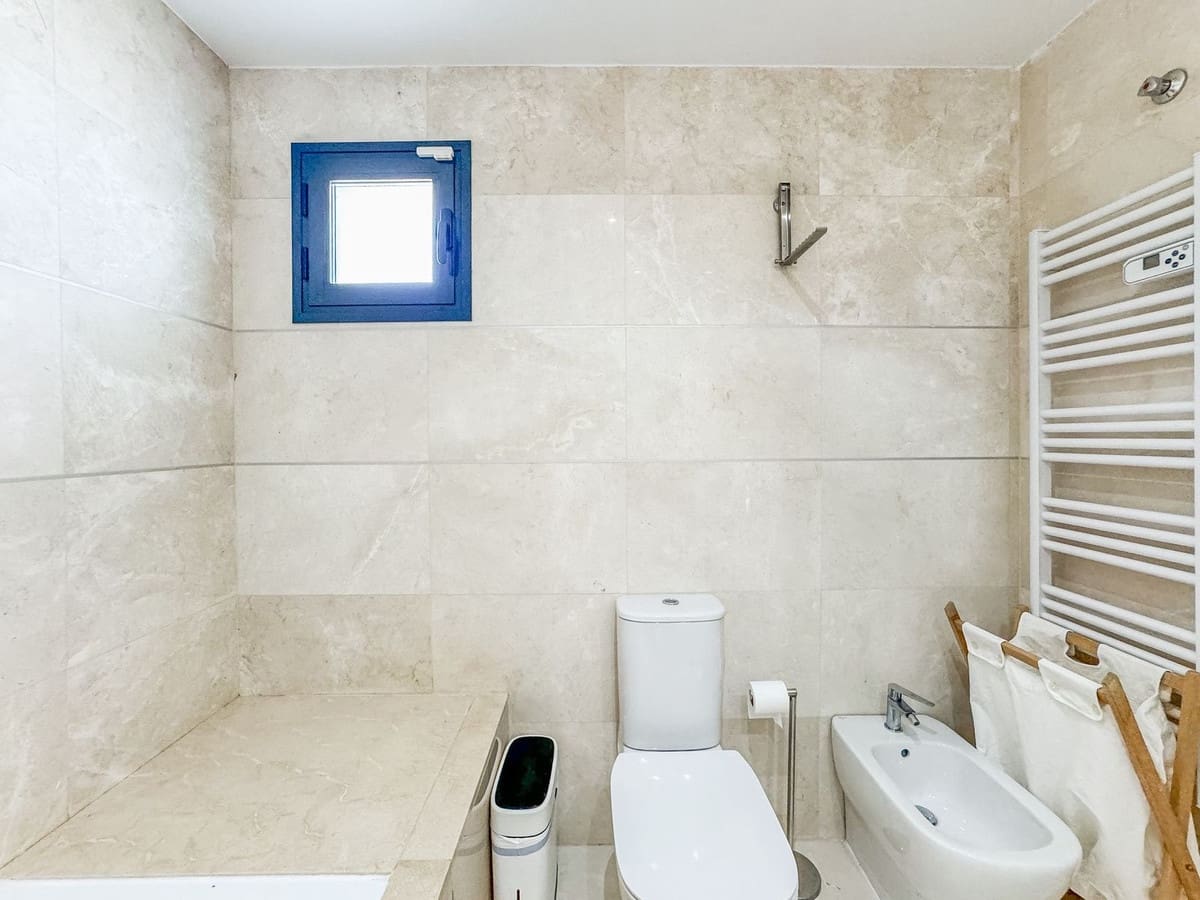 3 makuuhuone Huoneisto myytävänä paikassa Bahia de Casares mukana uima-altaan 
autotalli - 550 000 € (Ref: 9329674)