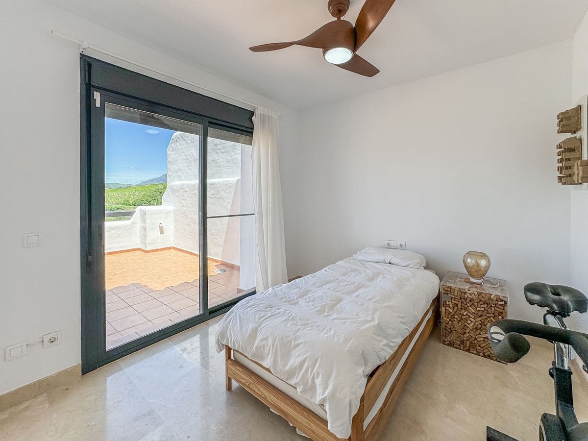 3 makuuhuone Huoneisto myytävänä paikassa Bahia de Casares mukana uima-altaan 
autotalli - 550 000 € (Ref: 9329674)