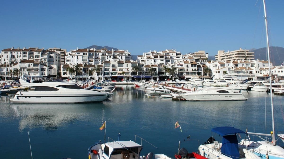 4 makuuhuone Kattohuoneisto myytävänä paikassa Estepona mukana uima-altaan - 474 500 € (Ref: 9339079)