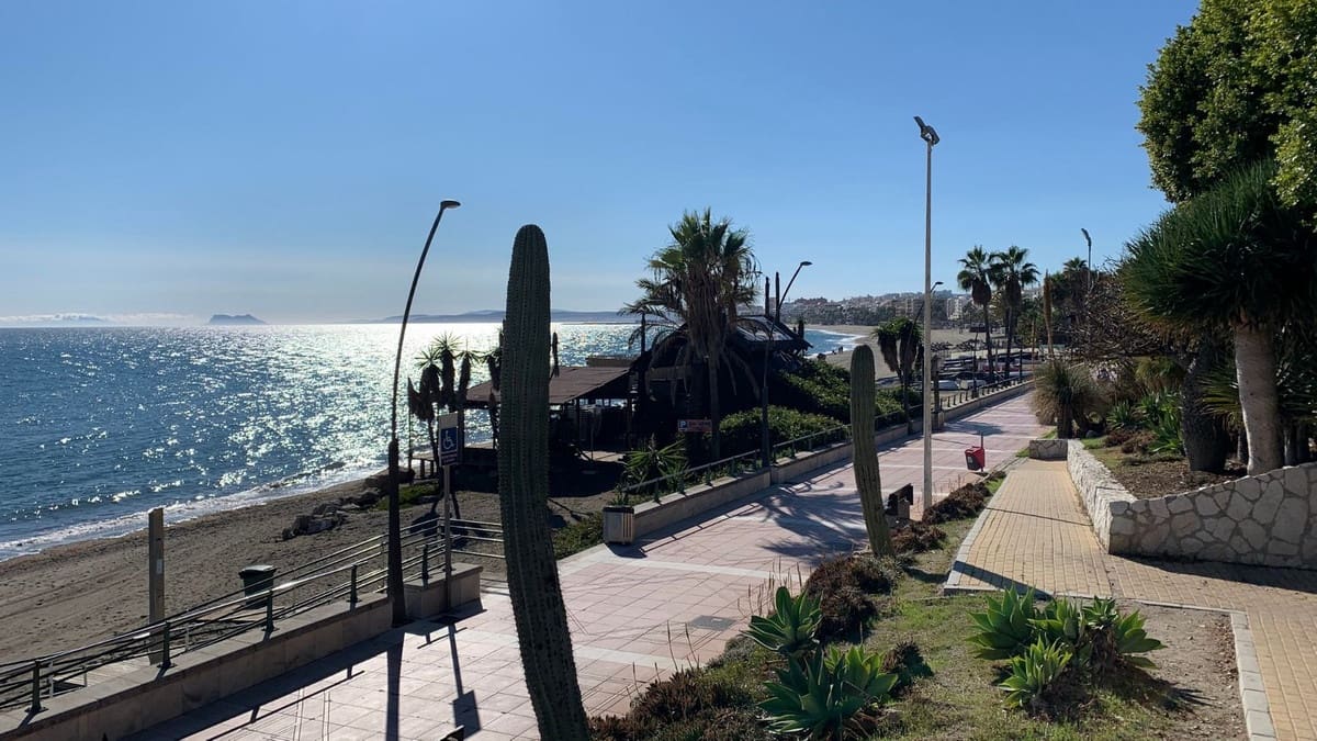 4 makuuhuone Kattohuoneisto myytävänä paikassa Estepona mukana uima-altaan - 474 500 € (Ref: 9339079)