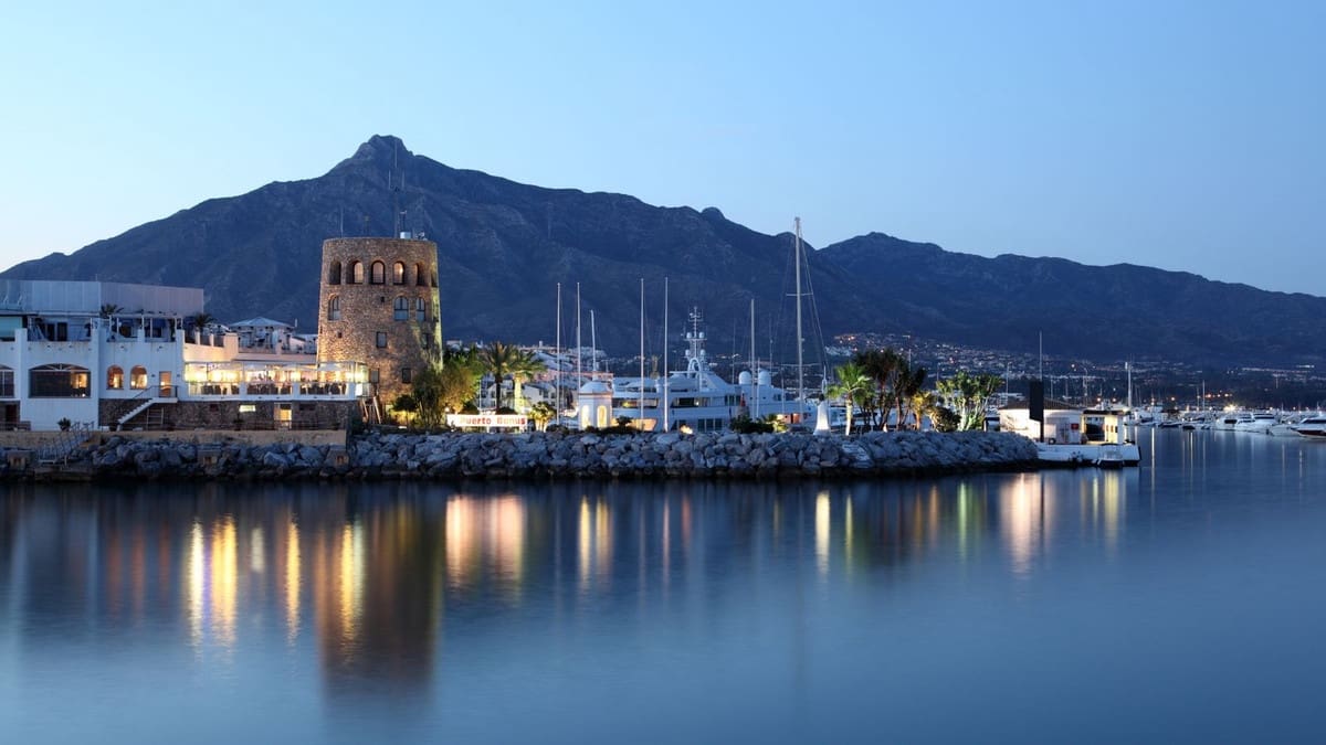 4 makuuhuone Kattohuoneisto myytävänä paikassa Estepona mukana uima-altaan - 474 500 € (Ref: 9339079)