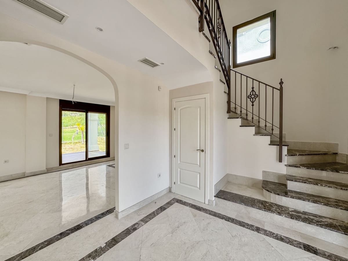 3 soverom Villa til salgs i Estepona med svømmebasseng garasje - € 850 000 (Ref: 9339091)