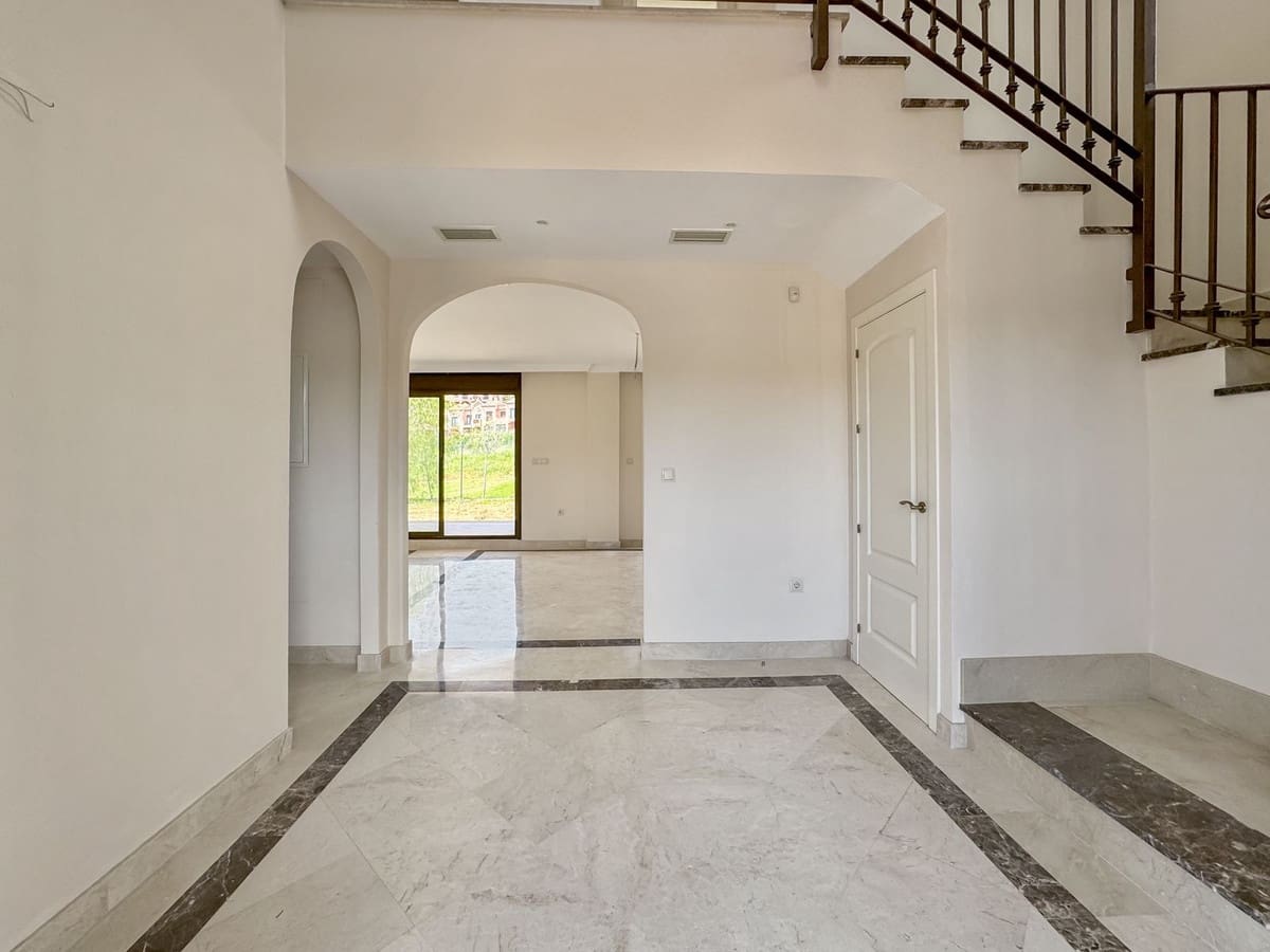 3 soverom Villa til salgs i Estepona med svømmebasseng garasje - € 850 000 (Ref: 9339091)