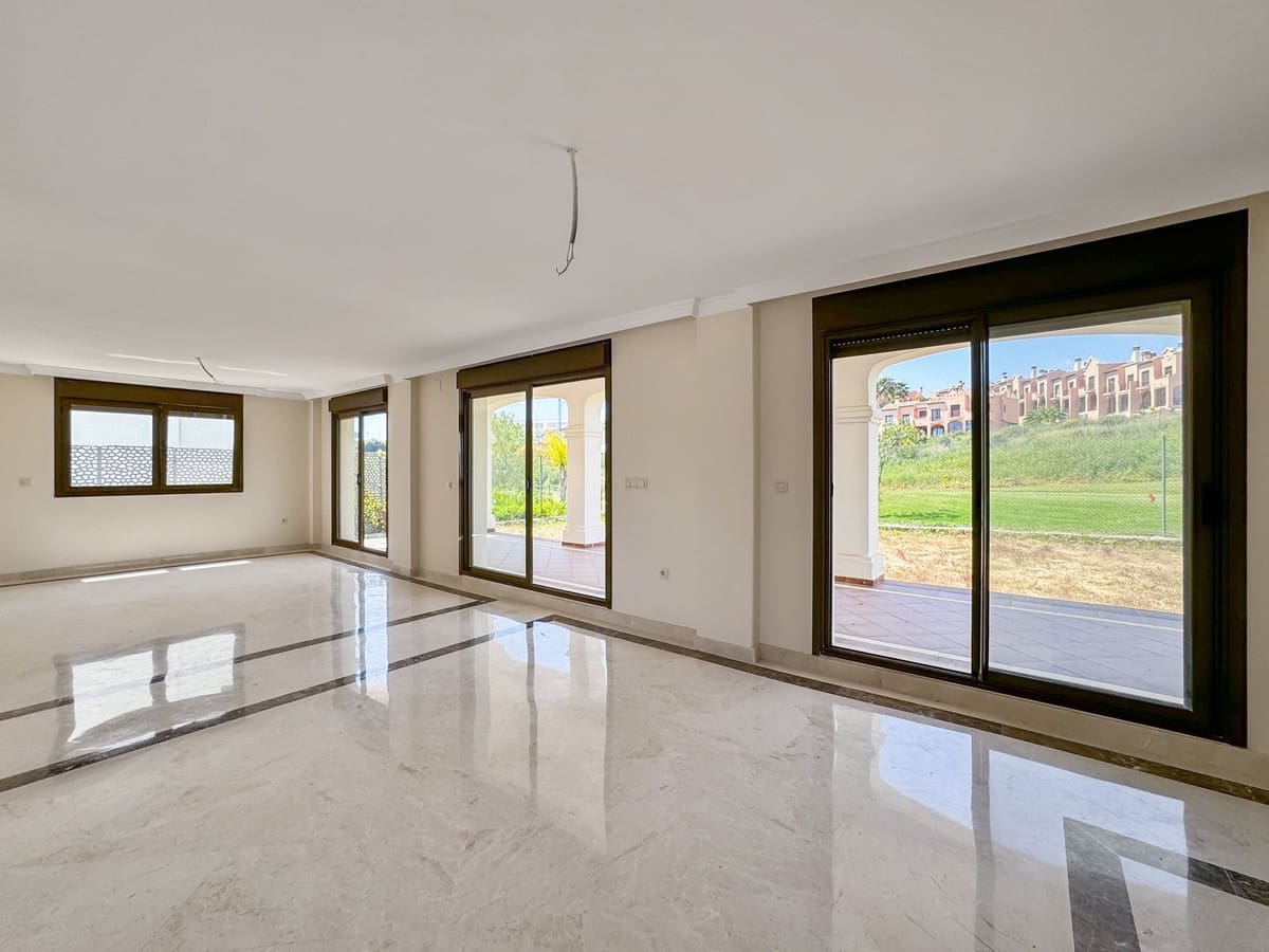 3 soverom Villa til salgs i Estepona med svømmebasseng garasje - € 850 000 (Ref: 9339091)