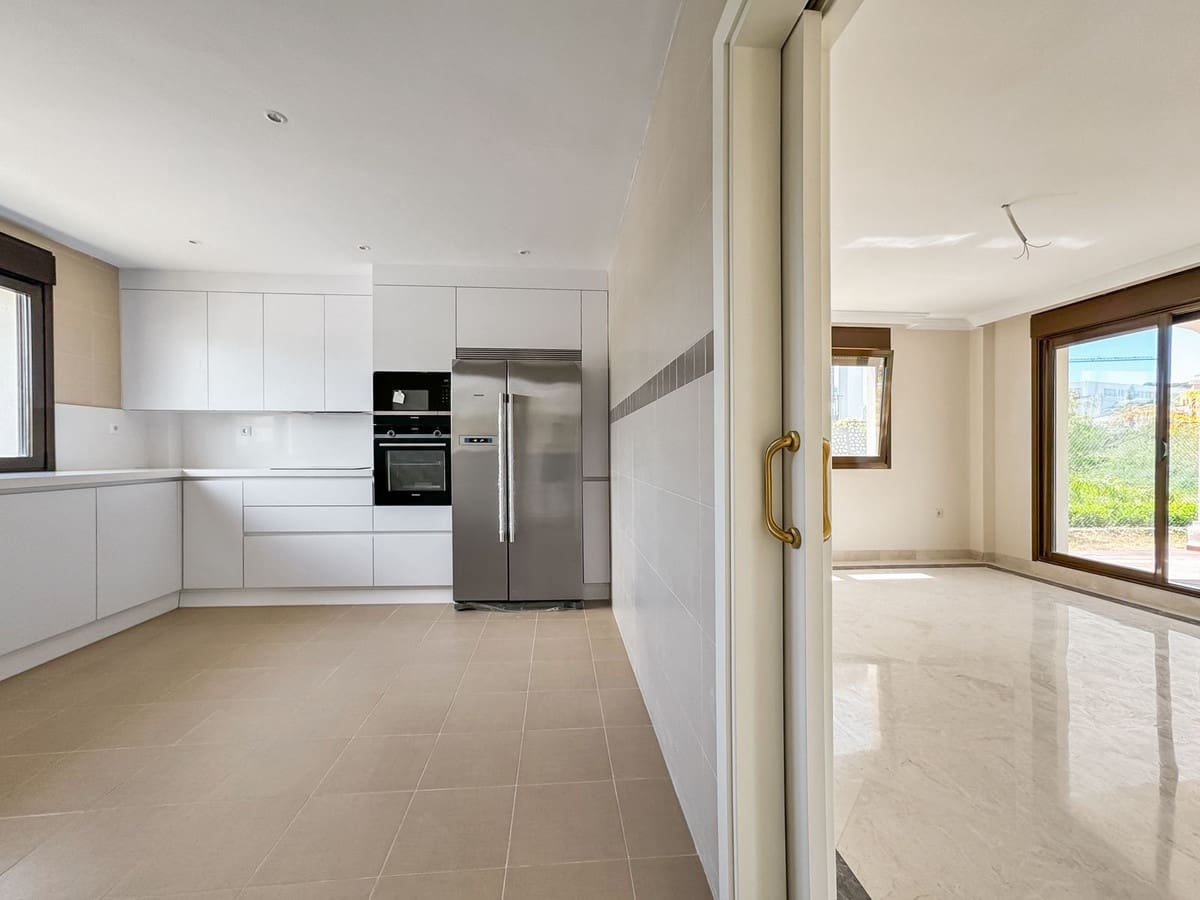 3 soverom Villa til salgs i Estepona med svømmebasseng garasje - € 850 000 (Ref: 9339091)