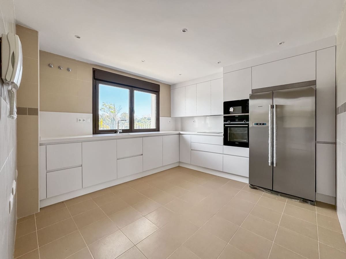 3 soverom Villa til salgs i Estepona med svømmebasseng garasje - € 850 000 (Ref: 9339091)