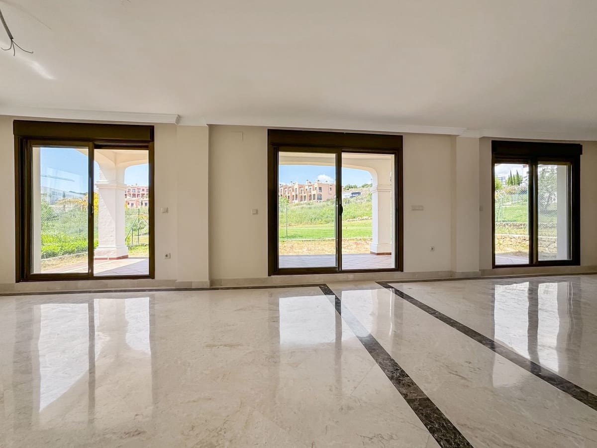 3 soverom Villa til salgs i Estepona med svømmebasseng garasje - € 850 000 (Ref: 9339091)