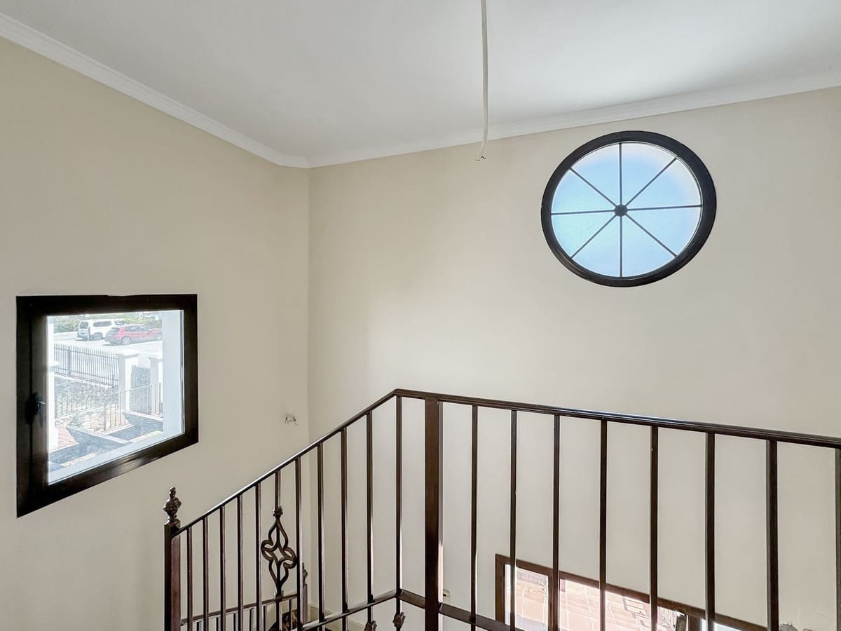 3 soverom Villa til salgs i Estepona med svømmebasseng garasje - € 850 000 (Ref: 9339091)