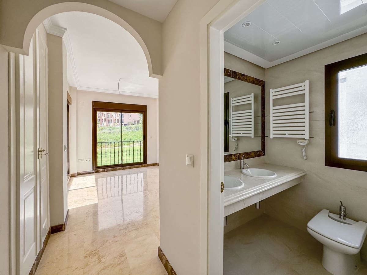 3 soverom Villa til salgs i Estepona med svømmebasseng garasje - € 850 000 (Ref: 9339091)