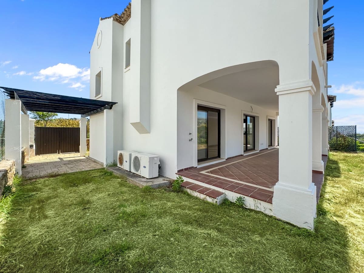 3 soverom Villa til salgs i Estepona med svømmebasseng garasje - € 850 000 (Ref: 9339091)