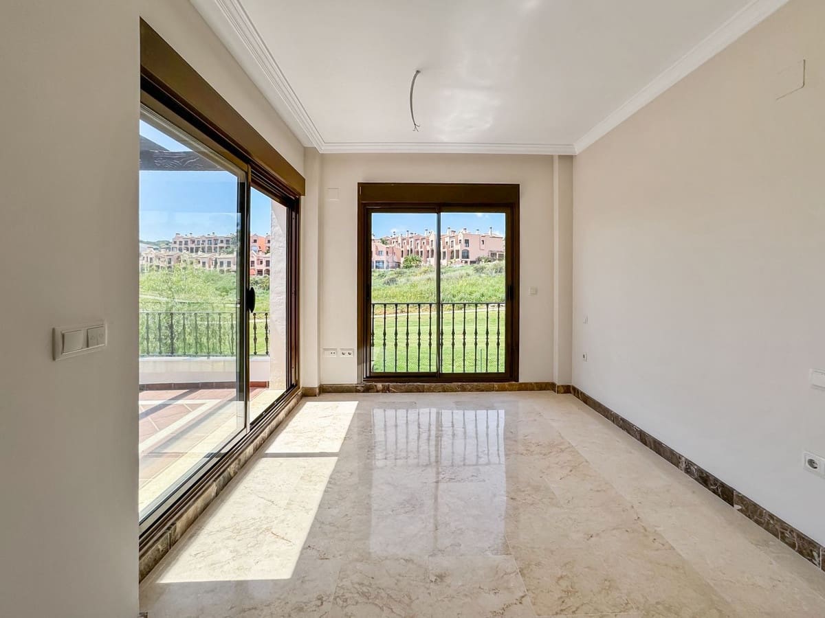 3 soverom Villa til salgs i Estepona med svømmebasseng garasje - € 850 000 (Ref: 9339091)