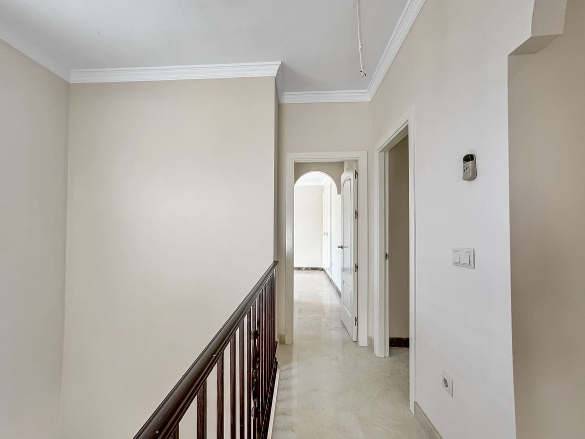 3 soverom Villa til salgs i Estepona med svømmebasseng garasje - € 850 000 (Ref: 9339091)