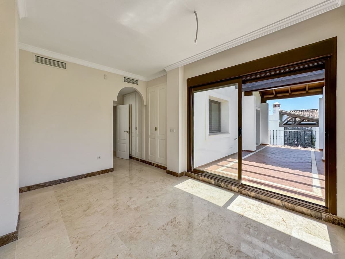 3 soverom Villa til salgs i Estepona med svømmebasseng garasje - € 850 000 (Ref: 9339091)