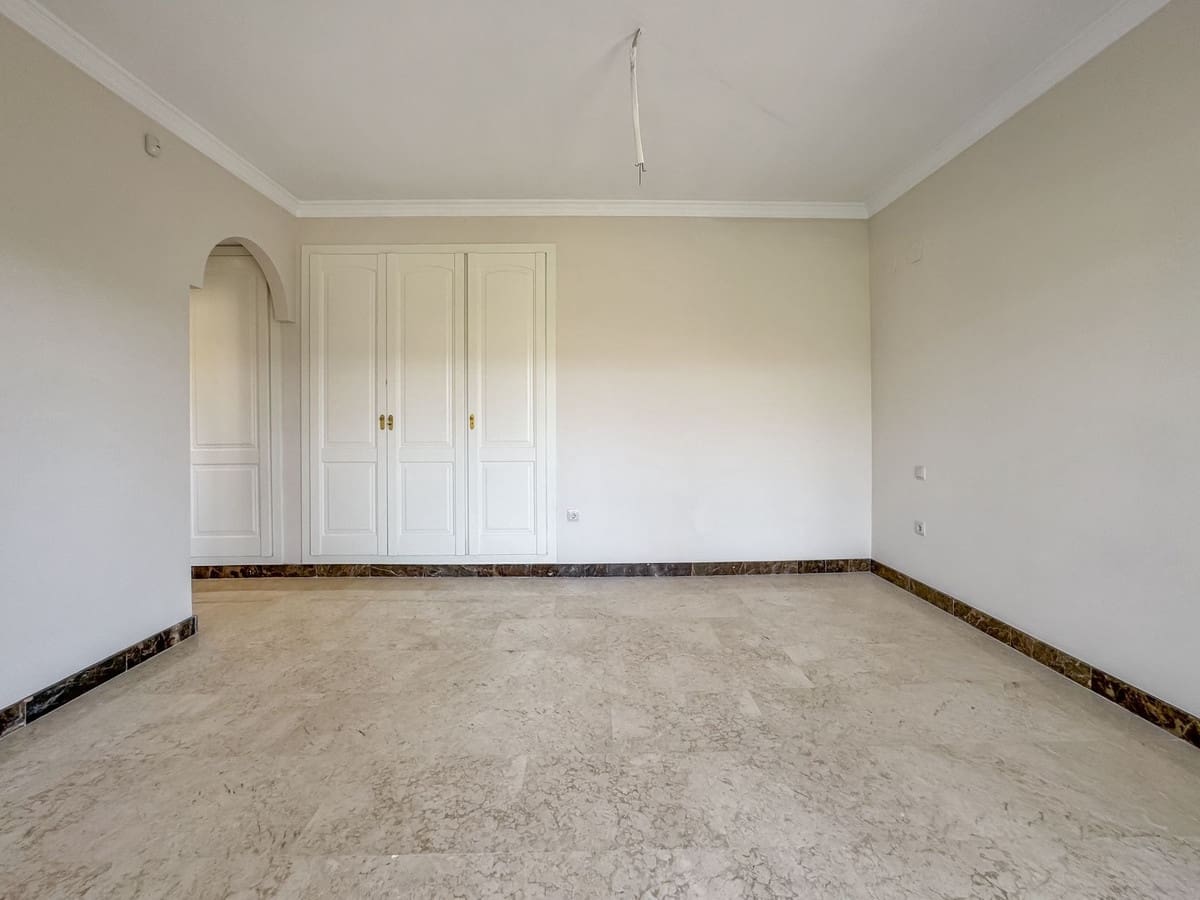 3 soverom Villa til salgs i Estepona med svømmebasseng garasje - € 850 000 (Ref: 9339091)