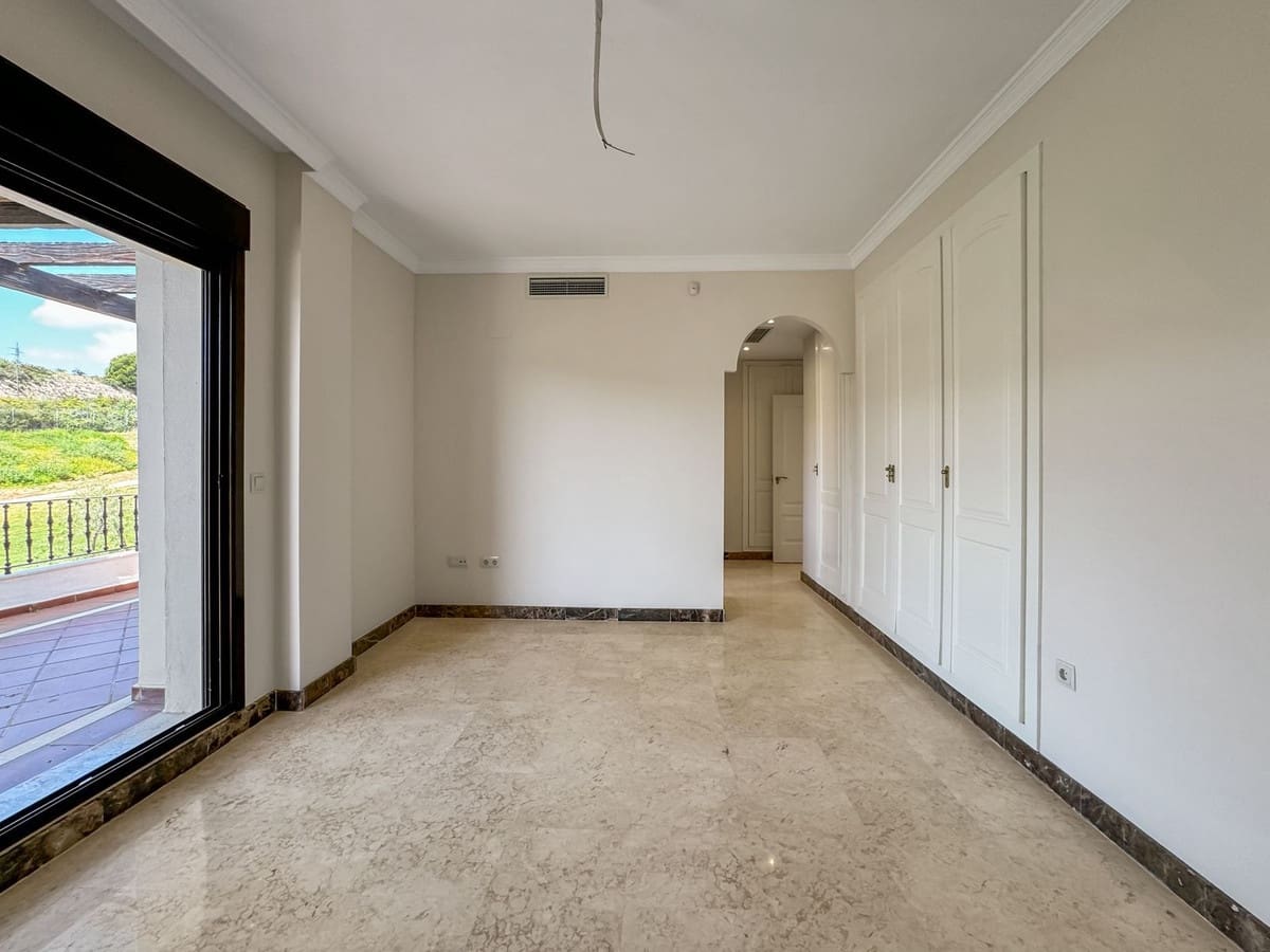 3 soverom Villa til salgs i Estepona med svømmebasseng garasje - € 850 000 (Ref: 9339091)