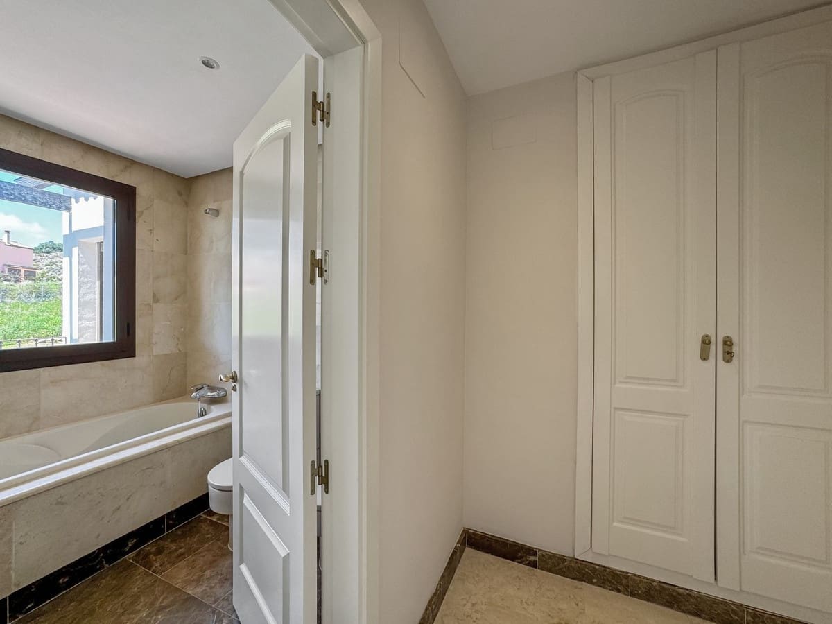 3 soverom Villa til salgs i Estepona med svømmebasseng garasje - € 850 000 (Ref: 9339091)