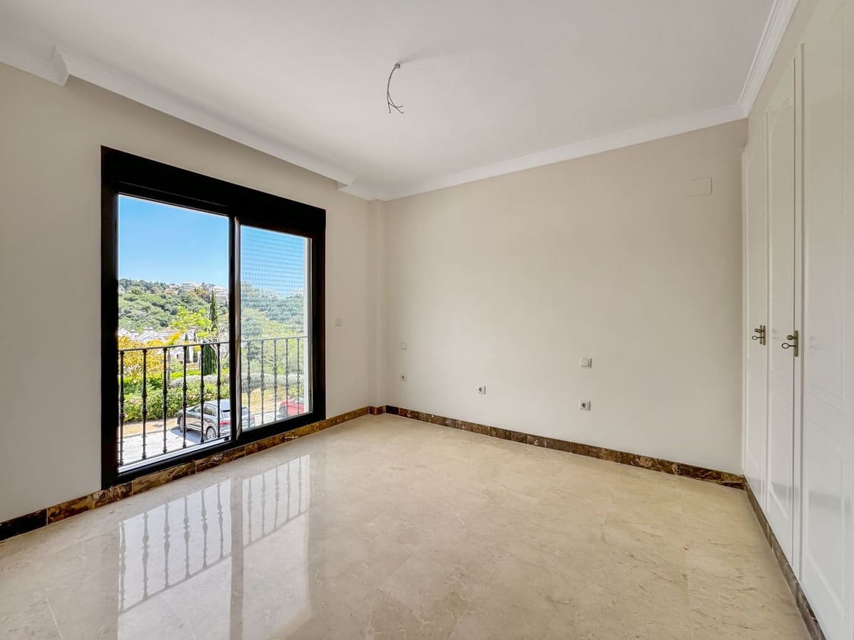 3 soverom Villa til salgs i Estepona med svømmebasseng garasje - € 850 000 (Ref: 9339091)