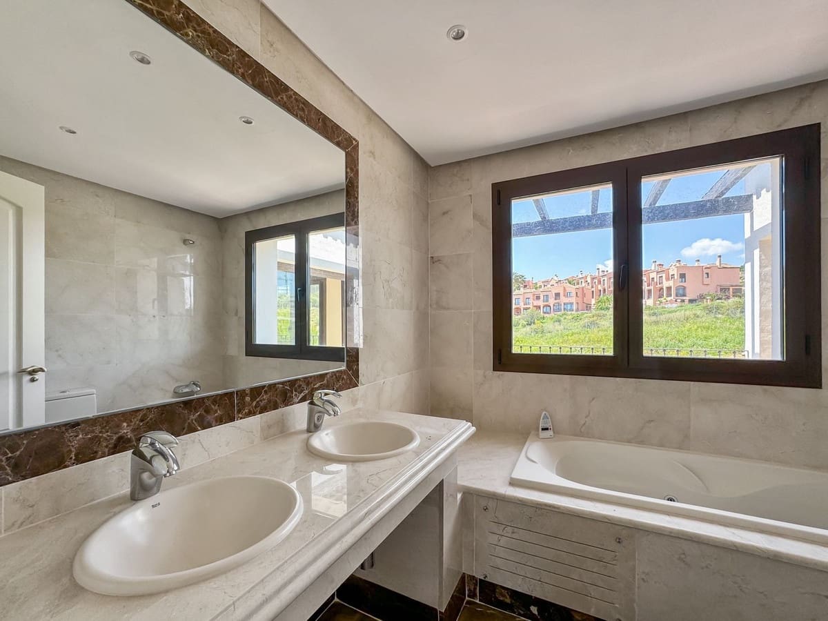 3 soverom Villa til salgs i Estepona med svømmebasseng garasje - € 850 000 (Ref: 9339091)