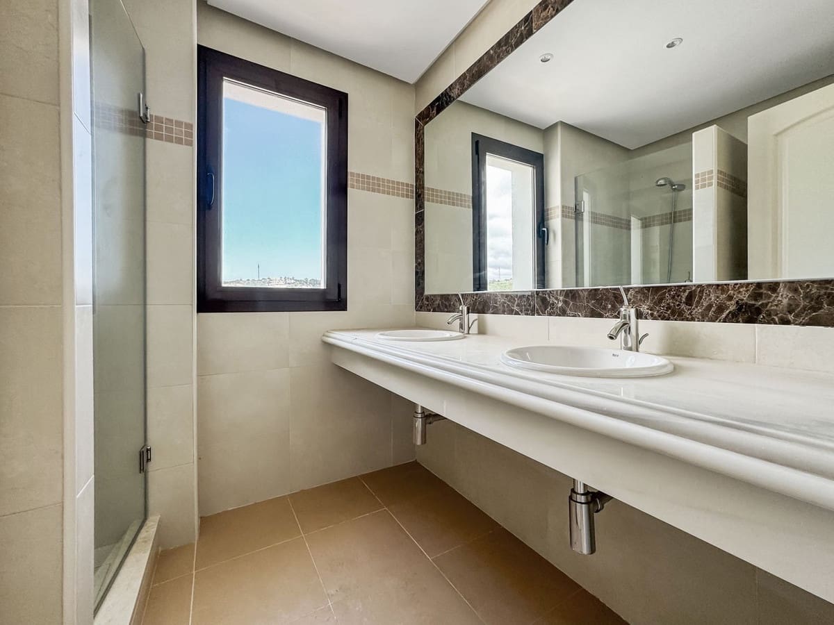 3 soverom Villa til salgs i Estepona med svømmebasseng garasje - € 850 000 (Ref: 9339091)