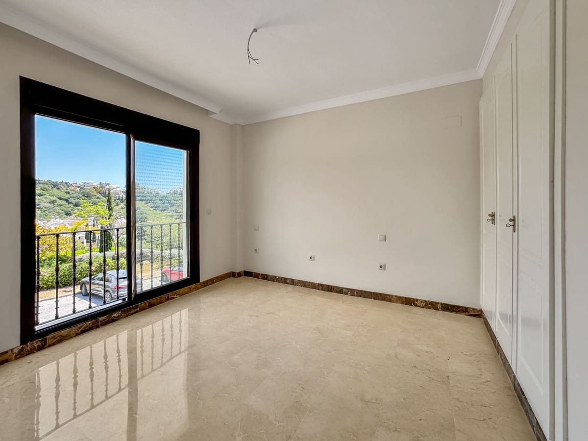 3 soverom Villa til salgs i Estepona med svømmebasseng garasje - € 850 000 (Ref: 9339091)