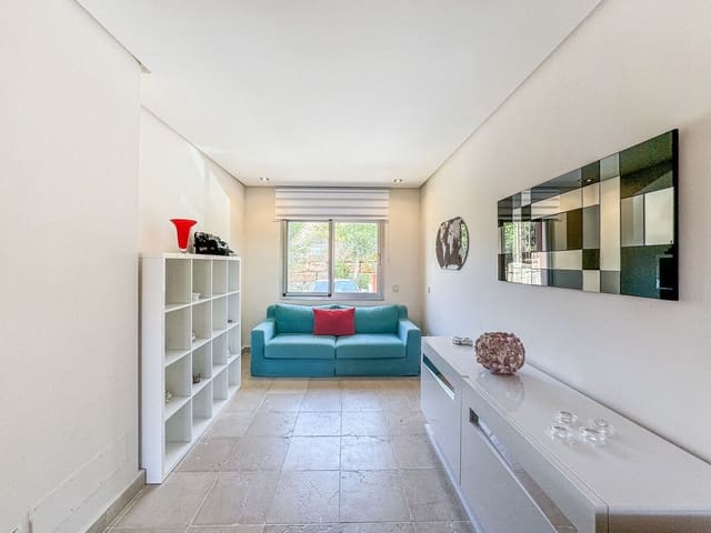 4 soveværelse Byhus til salg i Manilva med swimmingpool garage - € 479.000 (Ref: 9339093)