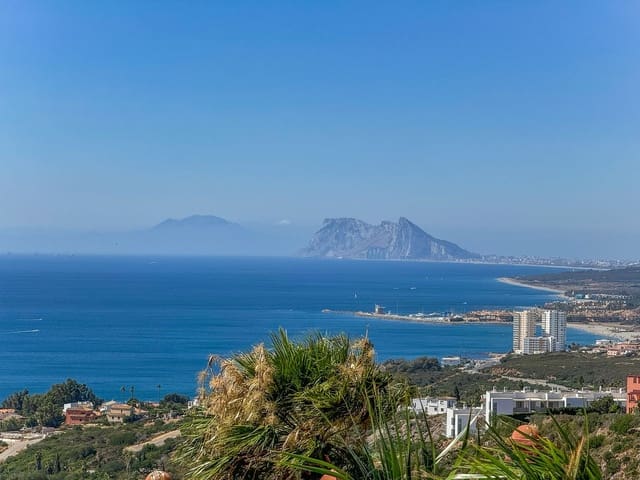 4 soveværelse Byhus til salg i Manilva med swimmingpool garage - € 479.000 (Ref: 9339093)