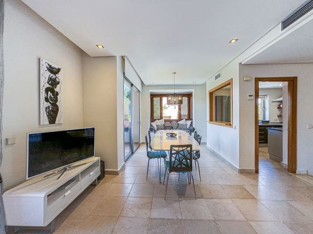 4 soveværelse Byhus til salg i Manilva med swimmingpool garage - € 479.000 (Ref: 9339093)