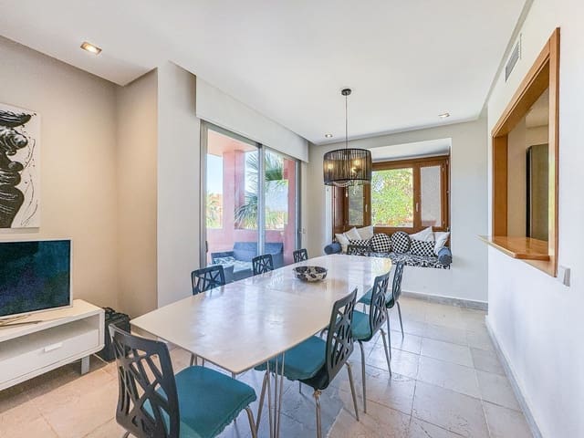 4 soveværelse Byhus til salg i Manilva med swimmingpool garage - € 479.000 (Ref: 9339093)