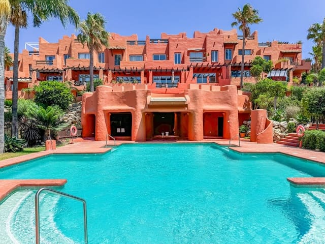 4 soveværelse Byhus til salg i Manilva med swimmingpool garage - € 479.000 (Ref: 9339093)