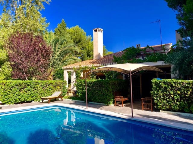 5 bedroom Villa for sale in L'Alcora with pool garage - € 390,000 (Ref: 9360112)