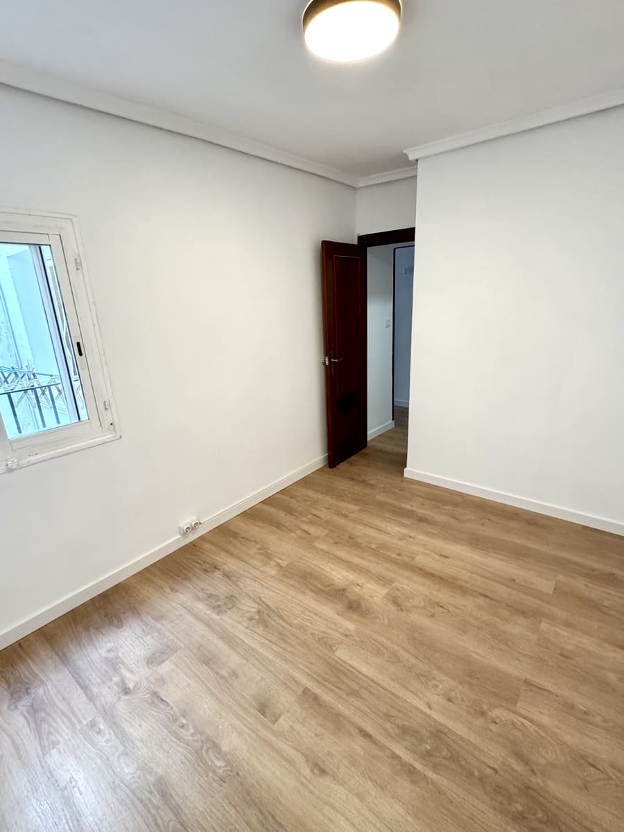 2 bedroom Apartment for sale in Castello de la Plana - € 120,000 (Ref: 9363302)