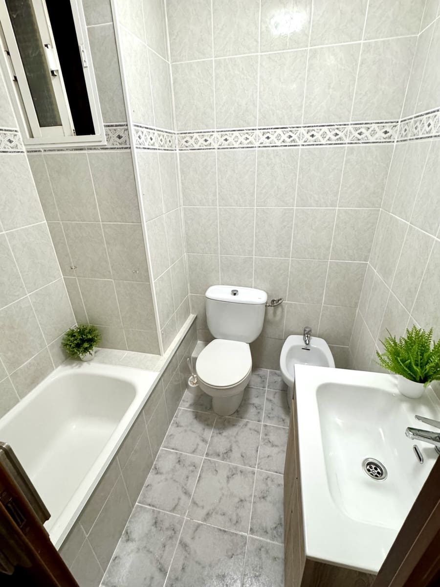 2 bedroom Apartment for sale in Castello de la Plana - € 120,000 (Ref: 9363302)