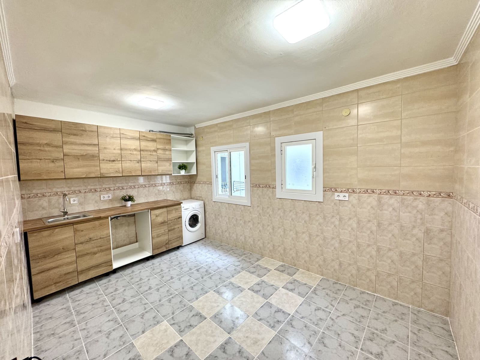 2 bedroom Apartment for sale in Castello de la Plana - € 120,000 (Ref: 9363302)